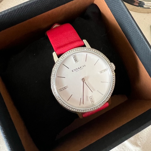 Beautiful ❤️ coach women watch - Picture 8 of 8